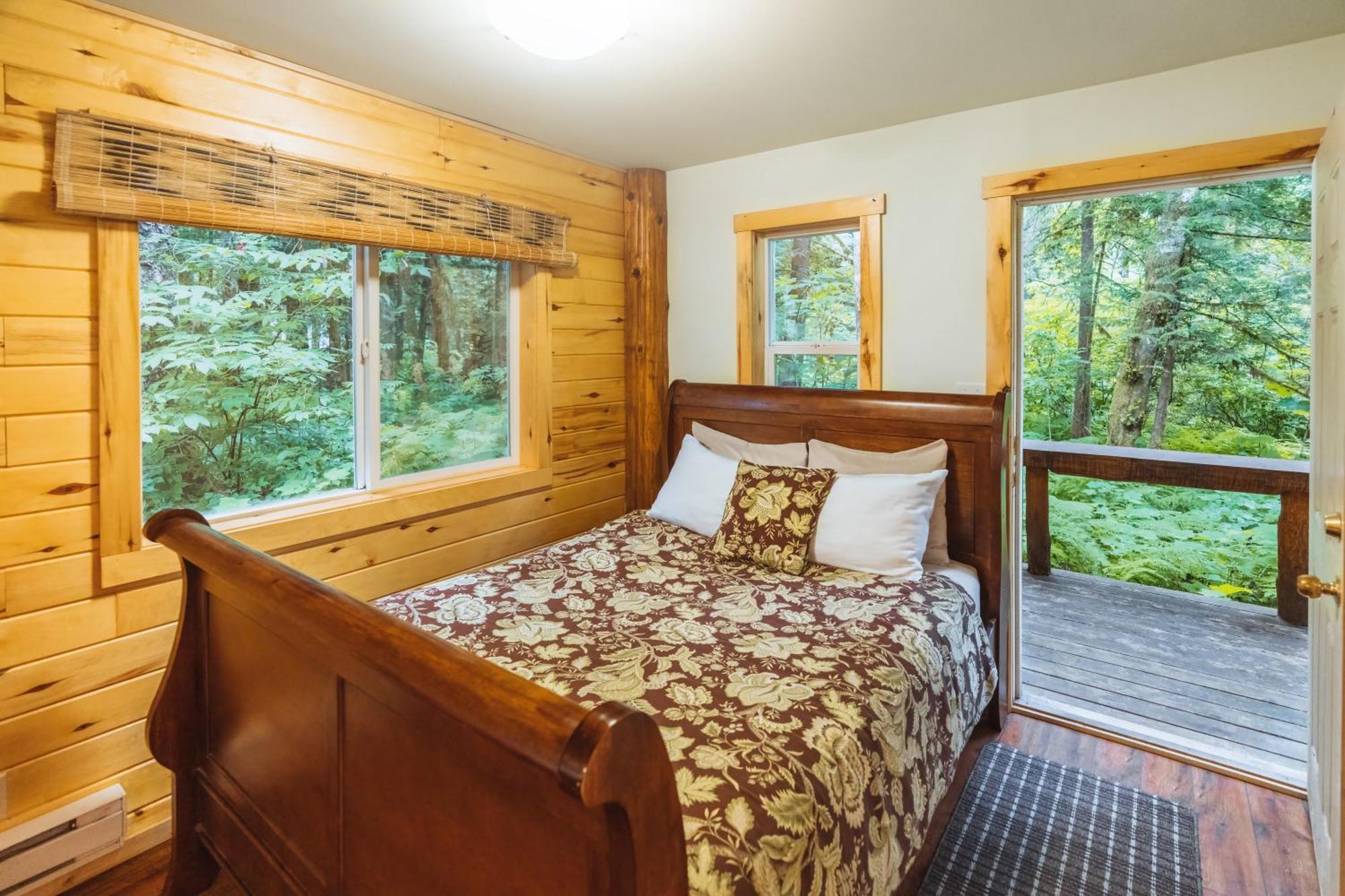 Bella Coola Grizzly Tours And Resort Hagensborg Eksteriør bilde