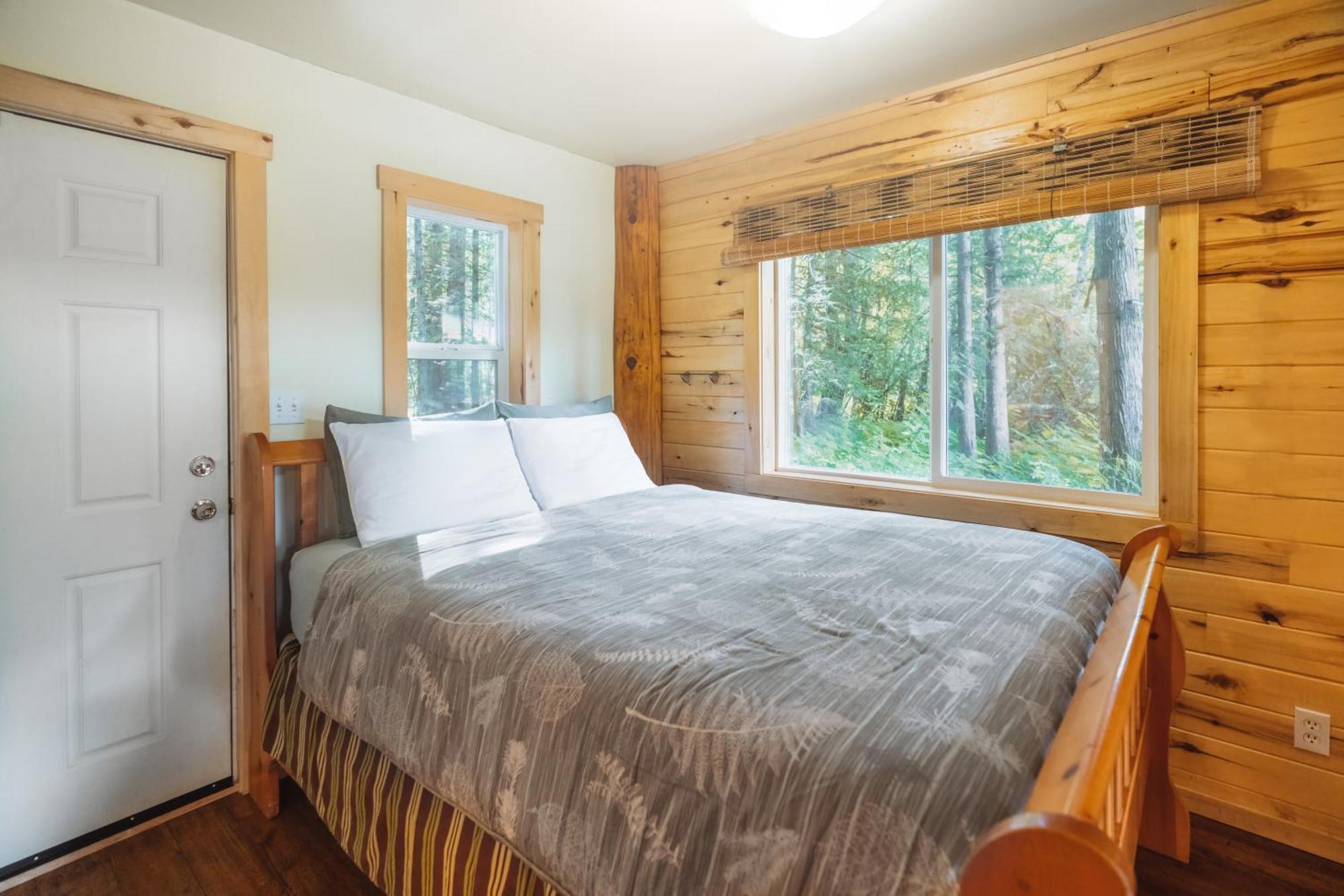 Bella Coola Grizzly Tours And Resort Hagensborg Eksteriør bilde