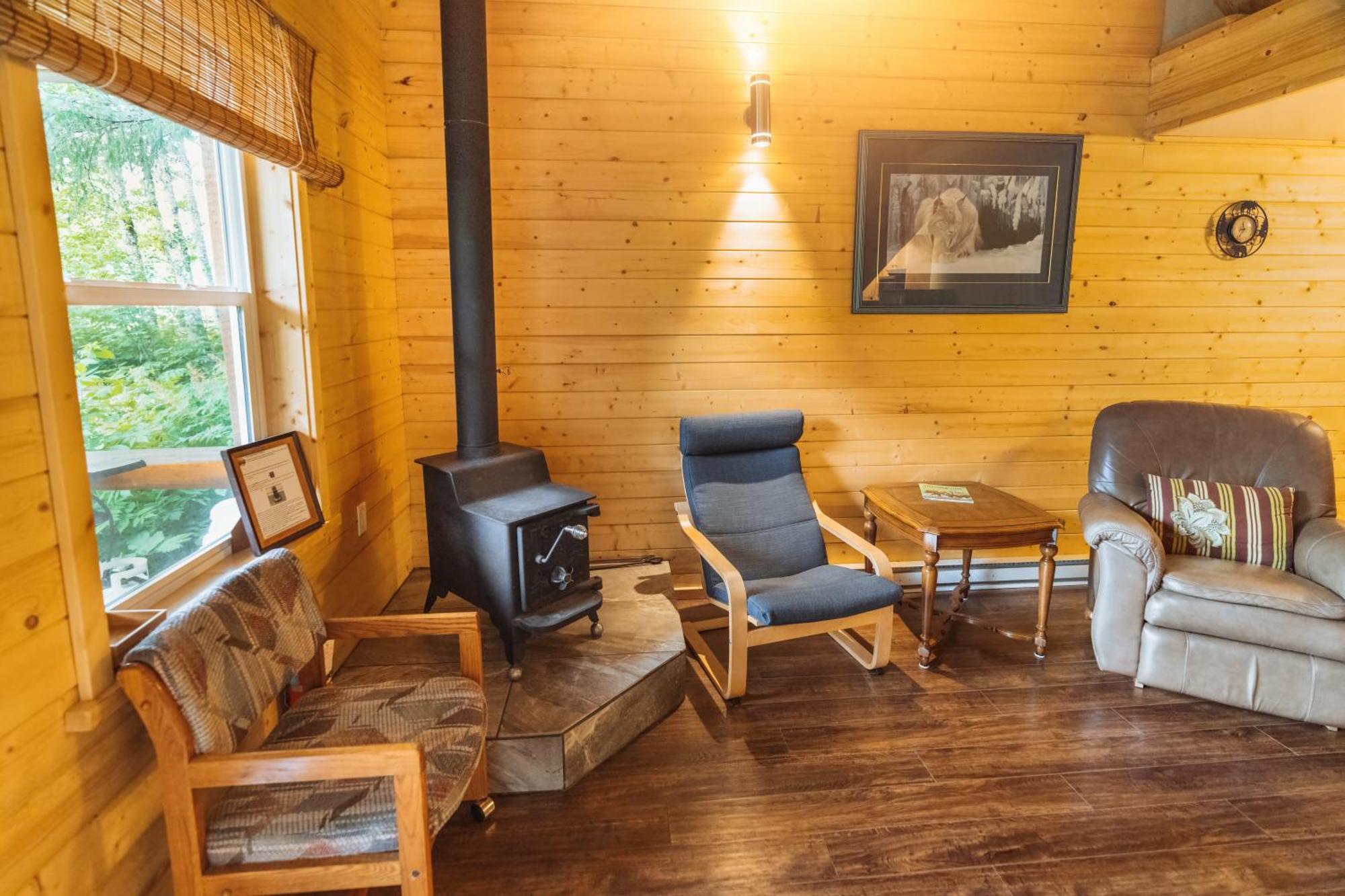 Bella Coola Grizzly Tours And Resort Hagensborg Eksteriør bilde