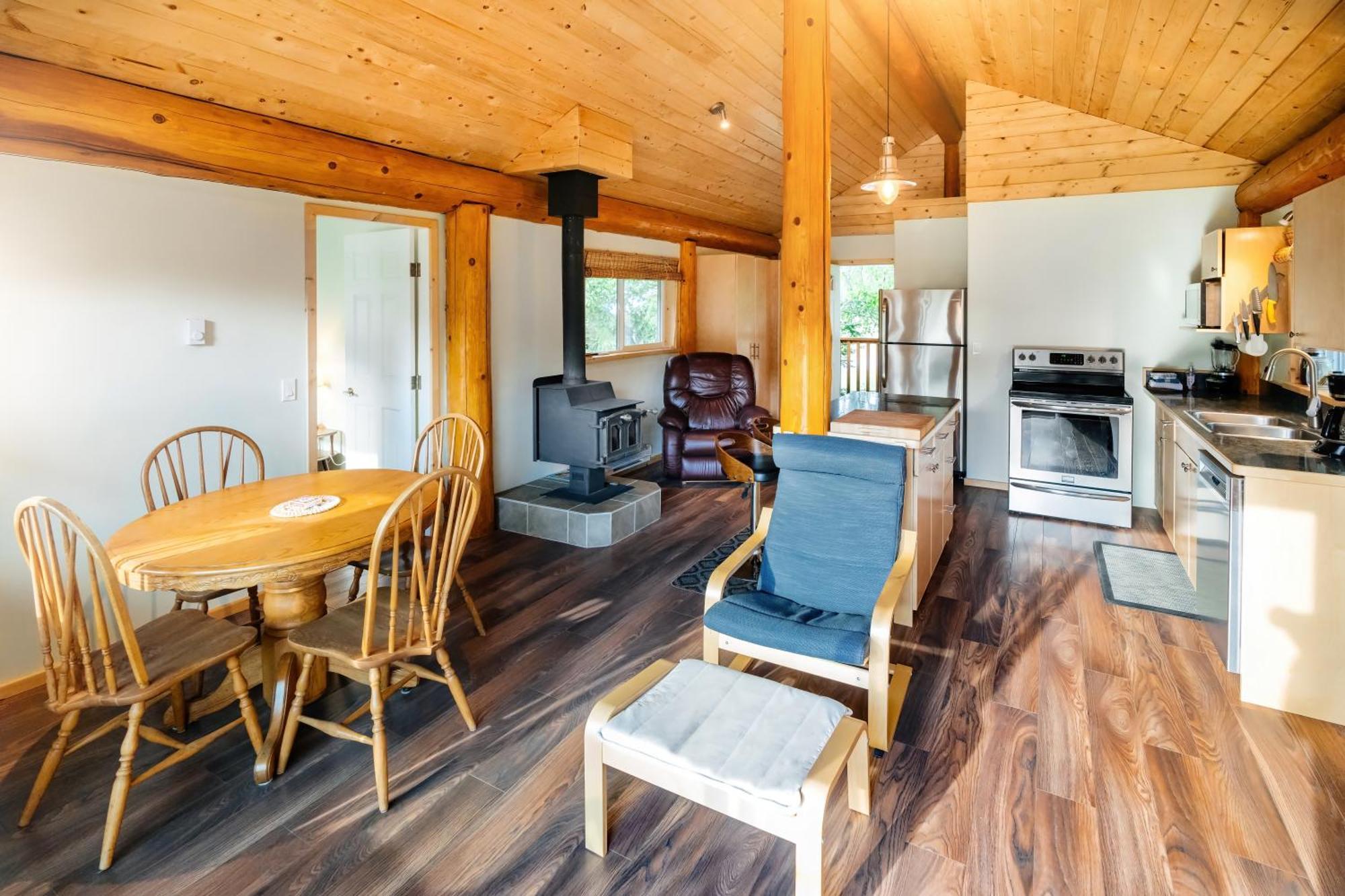 Bella Coola Grizzly Tours And Resort Hagensborg Eksteriør bilde
