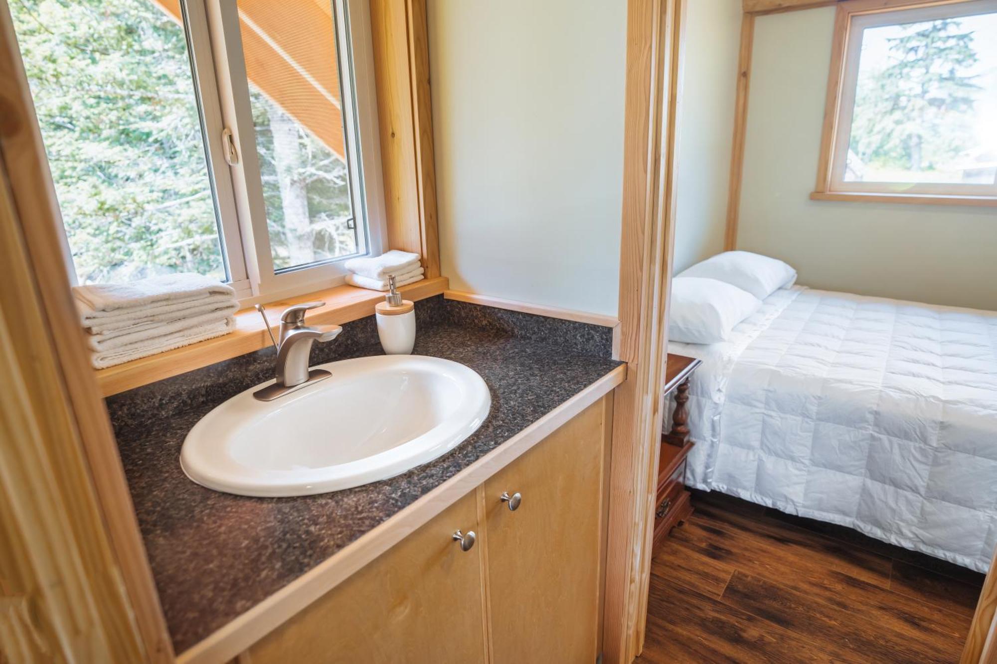 Bella Coola Grizzly Tours And Resort Hagensborg Eksteriør bilde
