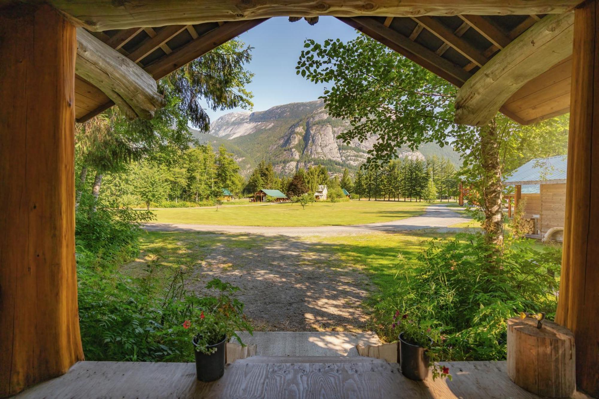 Bella Coola Grizzly Tours And Resort Hagensborg Eksteriør bilde