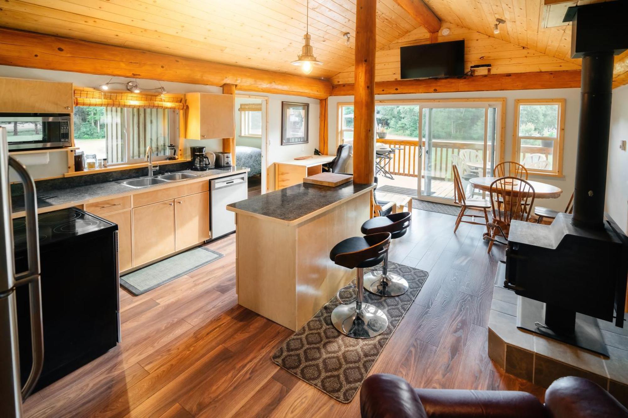 Bella Coola Grizzly Tours And Resort Hagensborg Eksteriør bilde